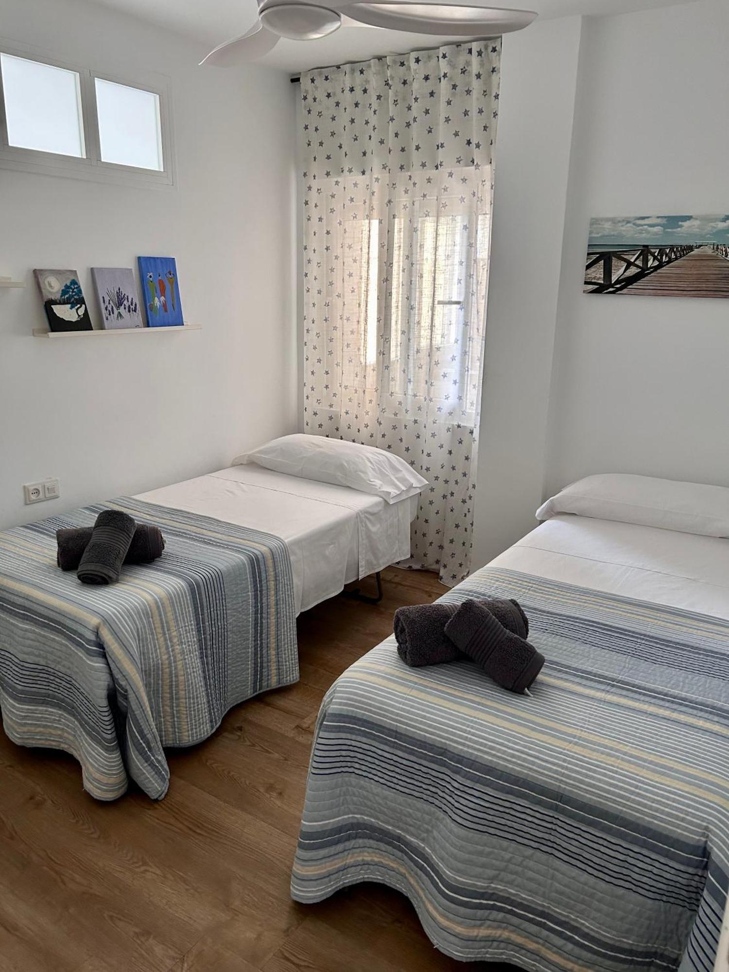 Precioso Apartamento Frente A La Playa Торе дел Мар Екстериор снимка